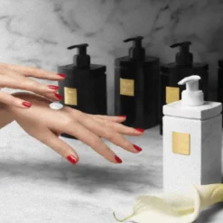 By Kilian Good Girl Gone Bad Shower Gel - BY KILIAN Alla Violetta Boutique
